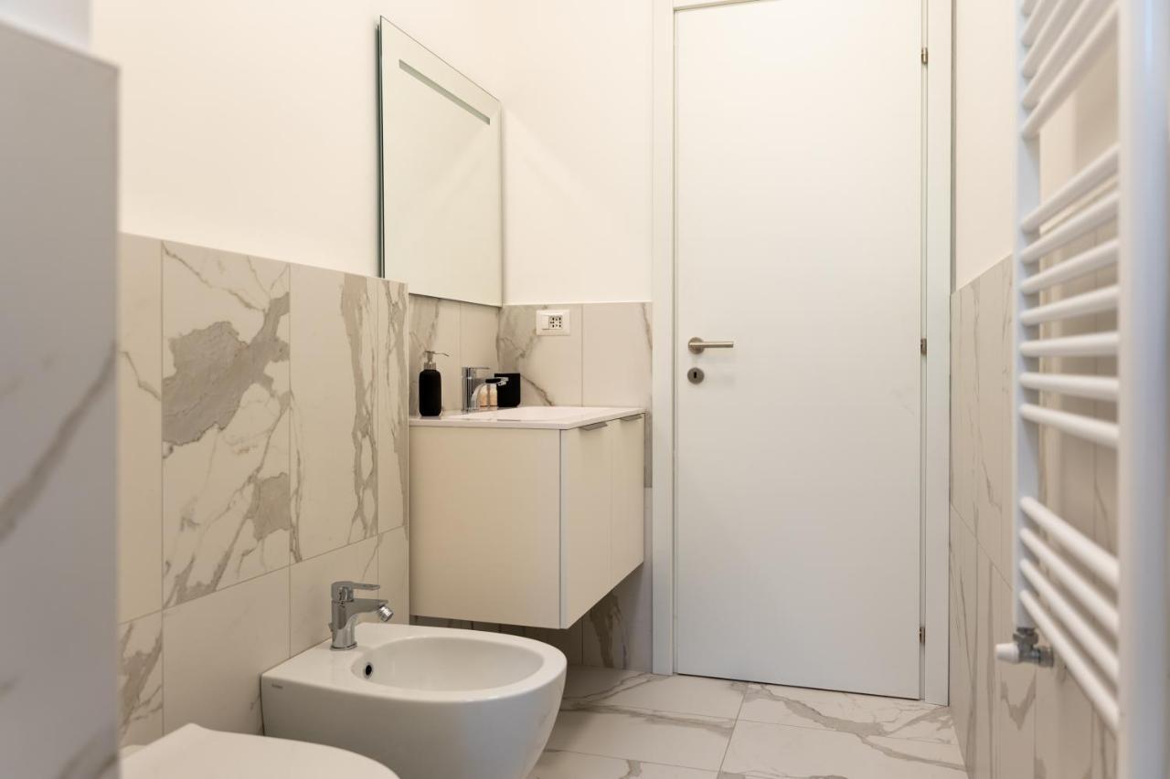 Апартаменти 15Min Metro Duomo - Rho Fiera - Skyscraper Kitchen Мілан Екстер'єр фото